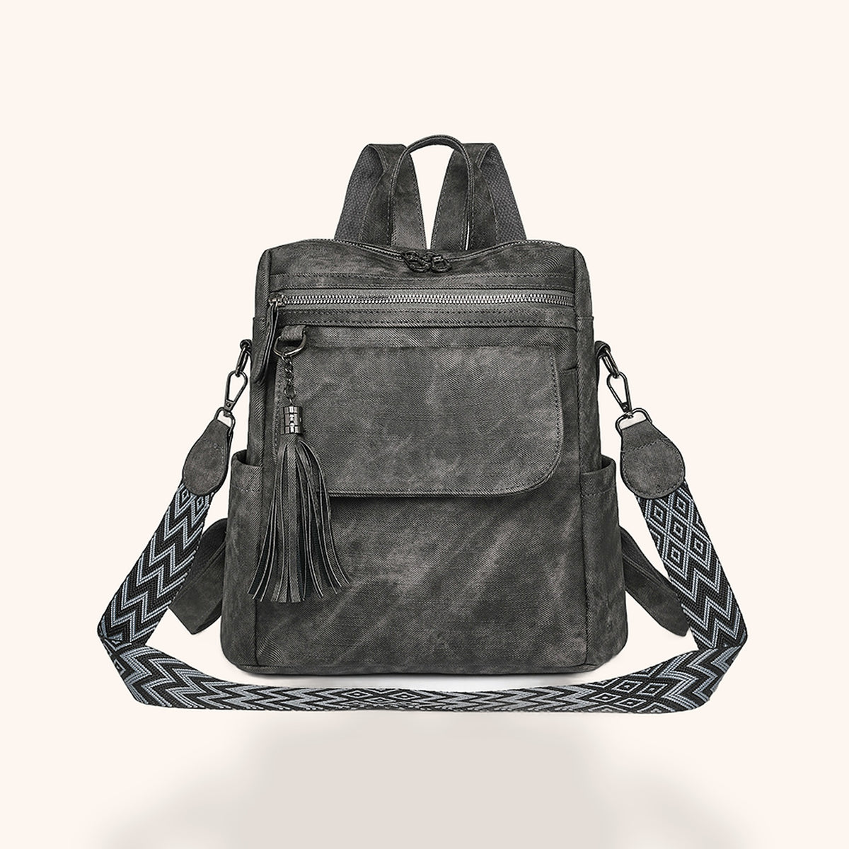 Sac à Dos Rétro Effet Delavé à Pompon, coloris Anthracite, fond crème - La Maison Cabas