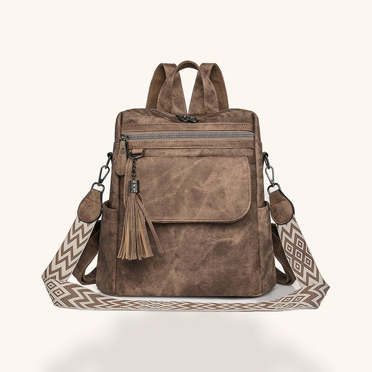 Sac à Dos Rétro Effet Delavé à Pompon, coloris Marron, fond crème - La Maison Cabas